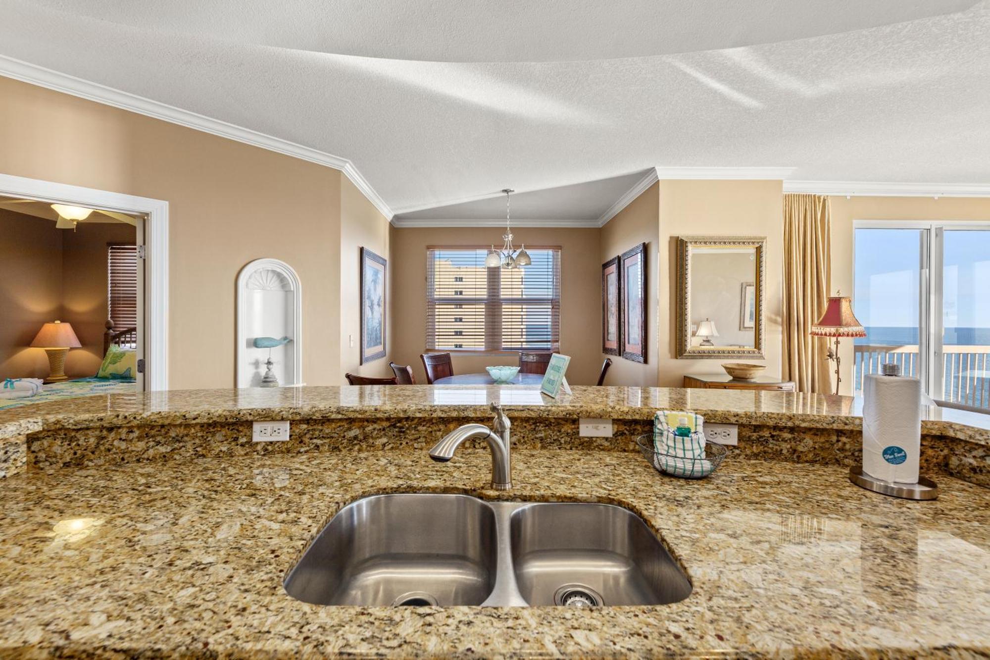 Gulf Front Master Bedroom! 2 Pools & Hot Tubs! Sleeps 8! Panama City Beach Exterior foto